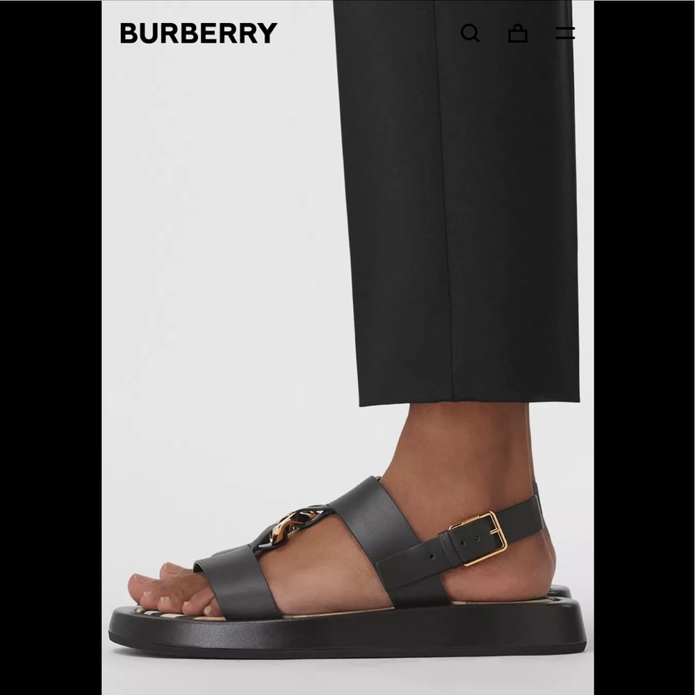 💥💥💥 SOLD💥💥Burberry chain link sandals!
